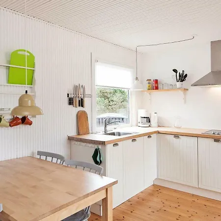 4 Person Holiday In Vakantiehuis
